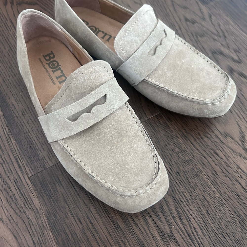 Driving shoe / loafer 
Born woman’s Light Brown Suede Slip-On Loafers